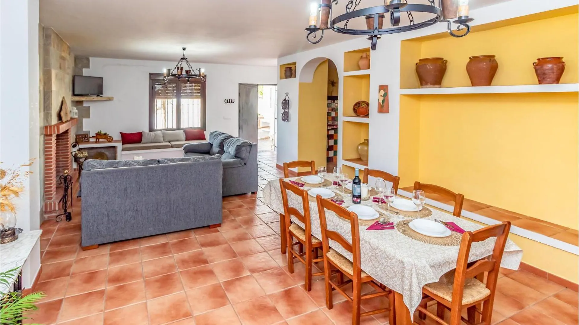 Nice Home In Canete La Real