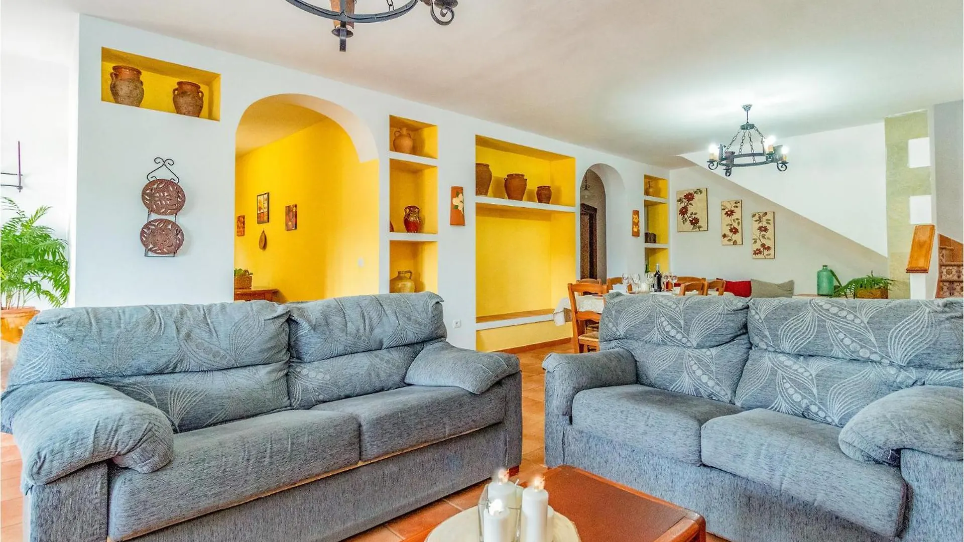 Nice Home In Canete La Real Semesterbostad